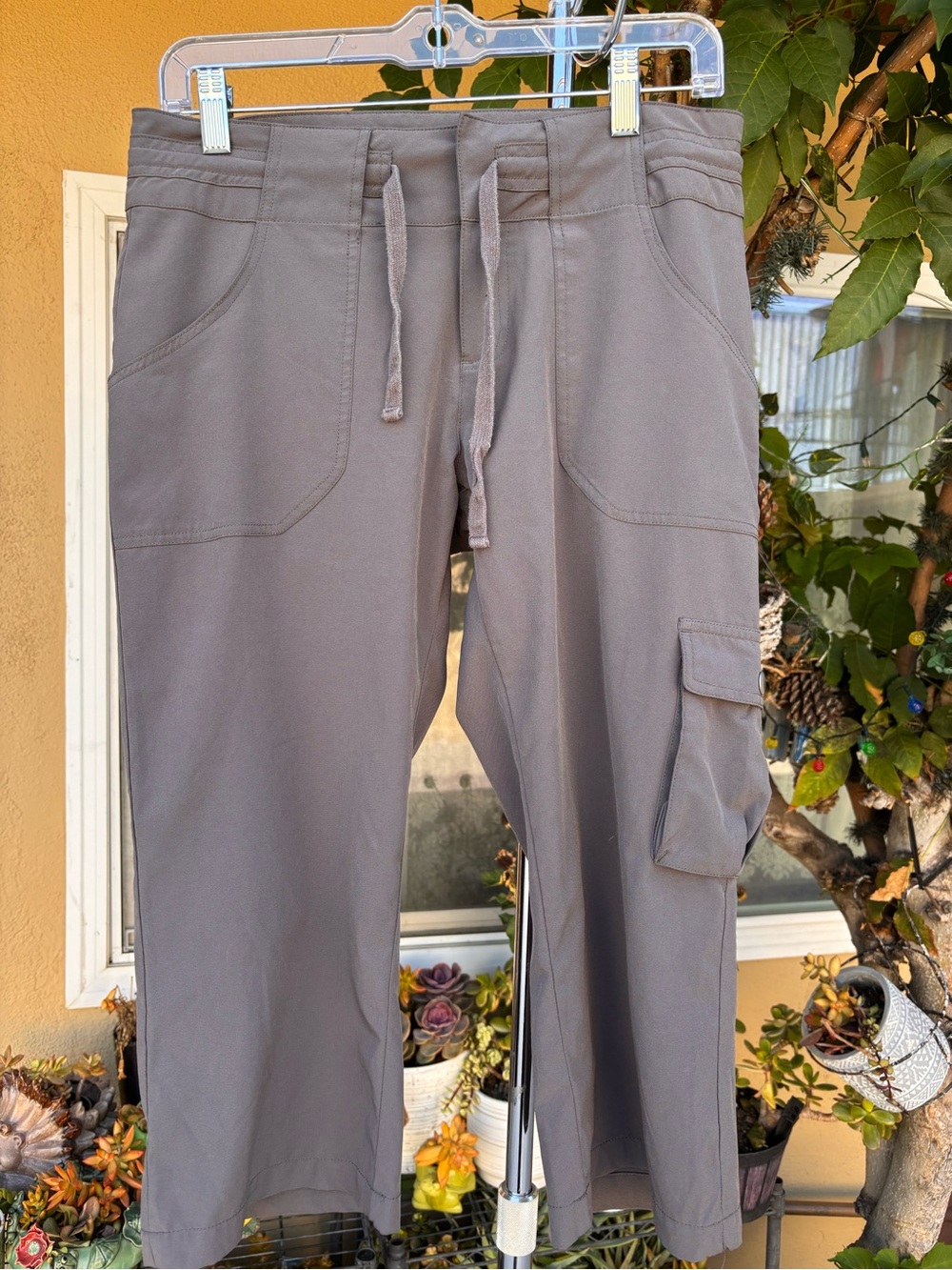 Alo Cropped Cargo Yoga Pants Zip Button Drawstring Gray/Olive Size XS